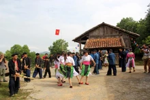 El ancestral culto a la deidad del fuego de la etnia Tay