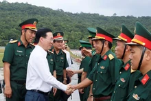 Presidente de Vietnam visita Zona Militar 9