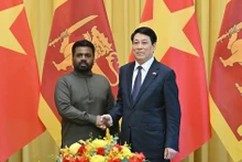 El presidente de Vietnam, Luong Cuong (derecha), y su homólogo de Sri Lanka, Anura Kumara Dissanayaka (Foto: VNA)