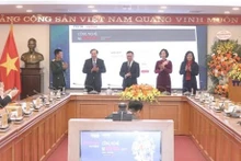 Delegados inauguran el portal web oficial del premio (Fuente: VNA)