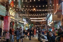 El conjunto de calle peatonal de comida nocturna Dao Ngoc - Ngu Xa. (Foto: VNA)