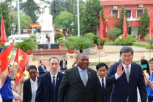 El presidente de Mozambique, Filipe Jacinto Nyusi, visita la Academia Nacional de Política Ho Chi Minh (Fuente: VNA)