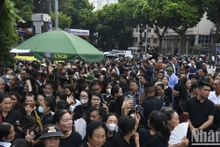 [Foto] Una multitud rinde homenaje póstumo al secretario general
