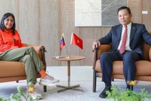 La vicepresidenta ejecutiva de Venezuela, Delcy Rodríguez, y el embajador de Vietnam en Venezuela, Vu Trung My (Foto: Cortesía de la Embajada de Vietnam en Venezuela)