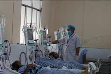 En un puesto médico de distrito en Kien Giang (Foto: VNA)