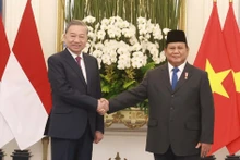 [Foto] Ceremonia de bienvenida al máximo líder partidista de Vietnam en su visita a Indonesia