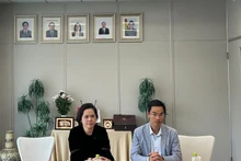 La cónsul general de Vietnam en la prefectura japonesa de Fukuoka, Vu Chi Mai, dialogó con el director adjunto del Centro Nacional de Innovación (NIC), Vu Tien Thinh (Fuente:VNA)