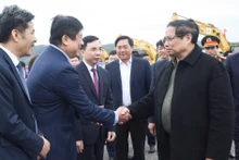 [Foto] Premier vietnamita asiste a la inauguración de construcción de línea de transmisión eléctrica 500 kV Lao Cai-Vinh Yen