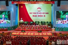 Primera sesión de trabajo del X Congreso Nacional del Frente de la Patria de Vietnam para el período 2024-2029, llevada a cabo el 16 de octubre de 2024. (Fotografía: DUY LINH-QUANG VINH)