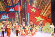 Programa artístico por el 55 aniversario de las relaciones diplomáticas Vietnam-Camboya. (Fotografía: Nhan Dan)
