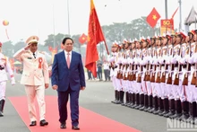 [Foto] Premier vietnamita asiste al acto conmemorativo por 50 aniversario de la Policía Móvil