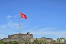 [Foto] Ondea bandera nacional de Vietnam en saludo al Día de la Independencia 