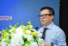 El compañero Le Quoc Minh pronuncia el discurso de cierre del foro. (Fotografía: Nhan Dan)