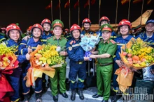 El equipo de búsqueda y rescate del Ministerio de Seguridad Pública de Vietnam regresa al país tras completar su misión en Myanmar. (Fotografía: Nhan Dan)