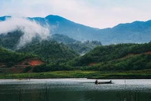 Lago Ta Dung - "Bahía de Ha Long" en miniatura en la Altiplanicie Central de Vietnam
