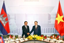 [Foto] Jefe del Legislativo vietnamita se reúne con presidente de Partido Popular de Camboya