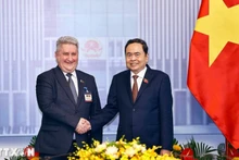 El presidente de la Asamblea Nacional de Vietnam, Tran Thanh Man, y el vicepresidente de la Cámara de Representantes de Bielorrusia, Ipatau Vadzim. (Fotografía: Nhan Dan)