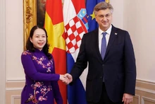 El primer ministro de Croacia, Andrej Pleenković, recibe a la vicepresidenta de Vietnam, Vo Thi Anh Xuan. (Fotografía: VNA)
