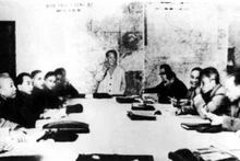 Frente a un estratégico momento en el que su lado gozaba de plenas condiciones militares y políticas, el Buró Político del Comité Central del Partido se reúne en octubre de 1974 para debatir el plan de liberación del Sur. (Foto: Archivo de VNA) 