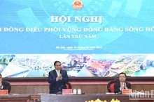 El primer ministro de Vietnam, Pham Minh Chinh, preside la reunión. (Fotografía: Nhan Dan)
