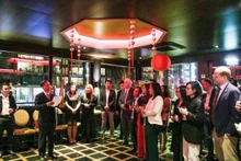 El embajador de Vietnam en los Países Bajos, Pham Viet Anh, habla en el evento. (Fotografía: VNA)