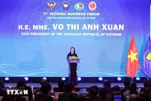 La vicepresidenta de Vietnam, Vo Thi Anh Xuan, interviene en la inauguración del primer Foro Empresarial de la Confederación de Veteranos de la Asean. (Fotografía: VNA)