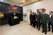 Efectúan servicios conmemorativos por el expresidente Tran Duc Luong en varios países