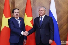 El presidente de la Asamblea Nacional de Vietnam, Tran Thanh Man (izquierda), y el presidente de la Duma Estatal de la Asamblea Federal de Rusia, Vyacheslav Victorovich Volodin. (Fotografía: Nhan Dan)