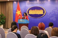 La portavoz del Ministerio de Relaciones Exteriores de Vietnam, Pham Thu Hang, preside la cita. (Fotografía: VNA)