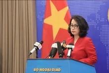 La portavoz del Ministerio de Relaciones Exteriores de Vietnam, Pham Thu Hang, responde a las preguntas de la prensa. (Fotografía: VNA)