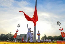 Ceremonia de izamiento de bandera por el Día Nacional de Vietnam