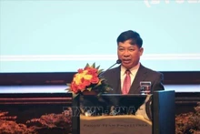 El embajador vietnamita en Phnom Penh, Nguyen Huy Tang, habla en el acto. (Fotografía: VNA)