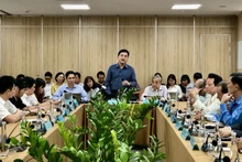 Bui Ta Hoang Vu, director del Servicio de Industria y Comercio de Ciudad Ho Chi Minh, preside la reunión. (Fotografía: VNA)