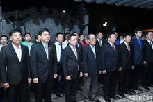 [Foto] Dirigentes vietnamitas rinden homenaje a los caídos en legendaria ruta de Truong Bon