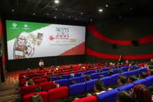 En la inauguración del evento. (Fotografía: baoquocte.vn)