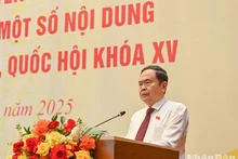 El presidente de la Asamblea Nacional de Vietnam, Tran Thanh Man, interviene en la reunión. (Fotografía: Nhan Dan)