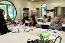 En una clase del idioma vietnamita en Burdeos. (Fotografía: VNA)