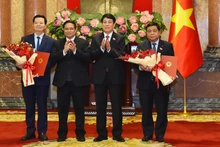 [Foto] Presidente de Vietnam entrega decisión de nombramiento a subjefes y ministros electos de Gobierno
