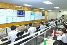 Actividades en el centro de supervisión del sistema de tecnología informática, de la Administración General de Impuestos. (Fotografía: VNA)