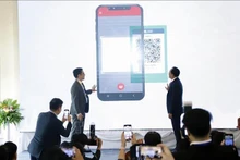 Laos y Tailandia lanzan la vinculación de pagos QR transfronterizos. (Fotografía: VNA) 