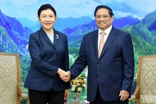 El primer ministro de Vietnam, Pham Minh Chinh, recibe a la ministra de Justicia de China, He Rong. (Fotografía: Nhan Dan)