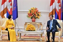 El primer ministro de Camboya, Samdech Techo Hun Sen, recibió a la presidenta de la Asociación de Amistad Vietnam-Camboya, Nguyen Thi Thanh, en Phnom Penh. (Fotografía: VNA)