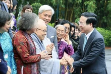 El presidente de Vietnam, Vo Van Thuong, y los delegados. (Fotografía: VNA)