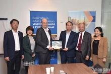 Reunión entre la delegación de Ninh Binh y ejecutivos de la Cámara de Comercio e Industria de la Isla de Francia. (Fotografía: Nhan Dan)