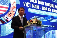 El viceministro de Industria y Comercio de Vietnam Do Thang Hai habla en el foro. (Fotografía: VNA)