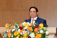 El primer ministro Pham Minh Chinh interviene en la reunión. (Fotografía: Nhan Dan)