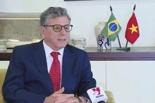 El embajador brasileño en Vietnam, Marco Farani, en la entrevista. (Fotografía: VNA)