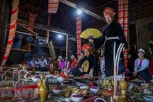 Mo Muong consiste en una actuación practicada en funerales, festivales religiosos y rituales del ciclo de vida del grupo étnico Muong. (Fotografía: VNA)