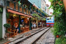 Revocarán todas las licencias de cafeterías a lo largo de vías del tren. (Fotografía: VNA)