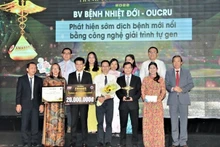 El Hopsital de Enfermedades Tropicales recibe el premio "Logros sanitarios de Vietnam". (Fotografía: VNA)